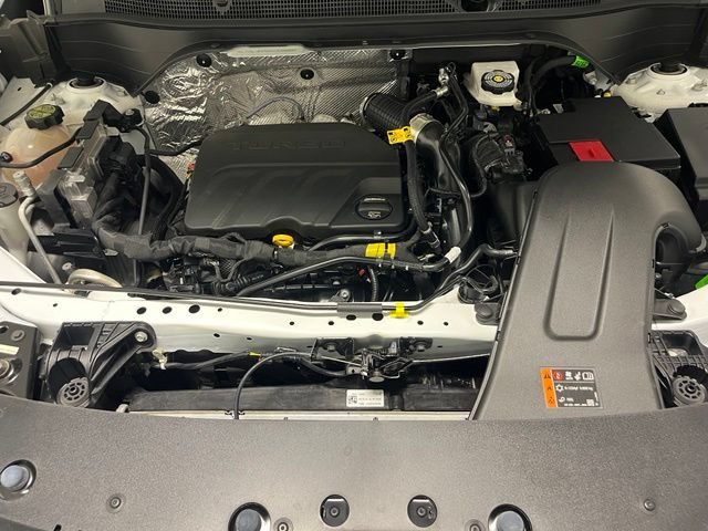 Used 2025 Summit White Chevrolet 2RS image 29