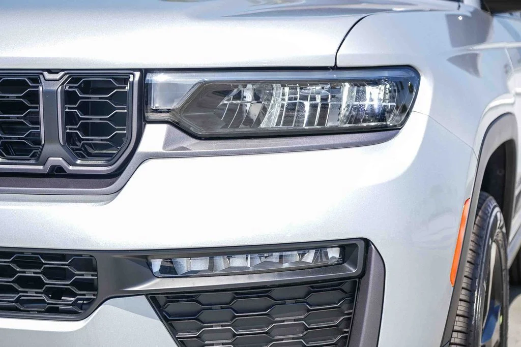 New 2026 Silver Jeep Limited image 5