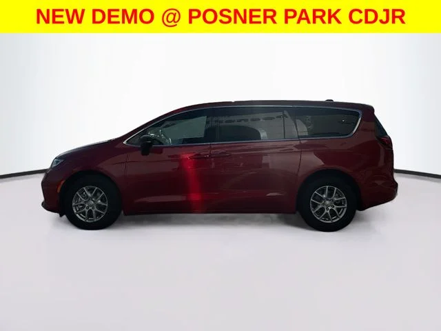 New 2026 Red Hot Pearl-Coat Exterior Paint Chrysler Select image 8
