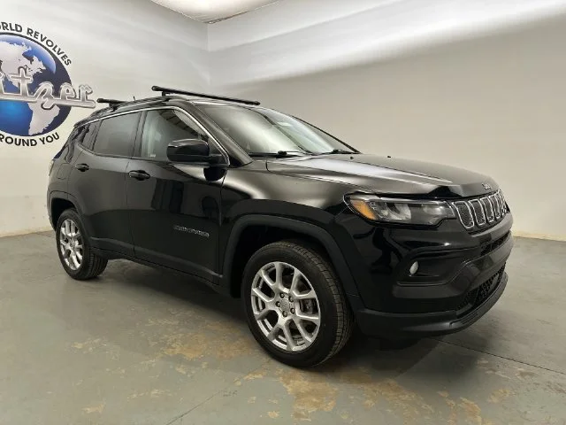 Used 2022 Black Jeep Latitude Lux image 12