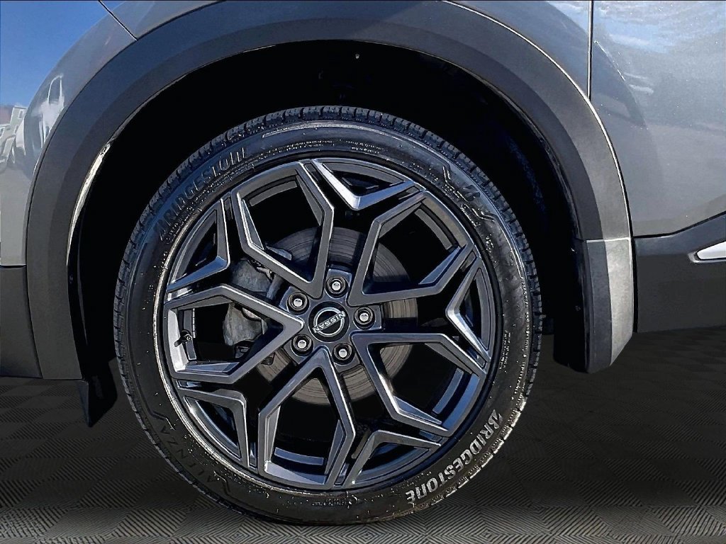 Used 2025 Gray Nissan SR image 7