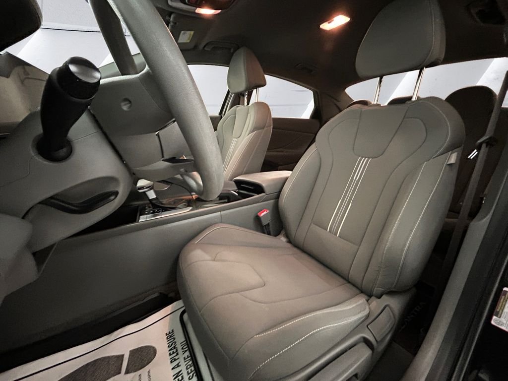 Used 2024 Black Hyundai SEL image 8