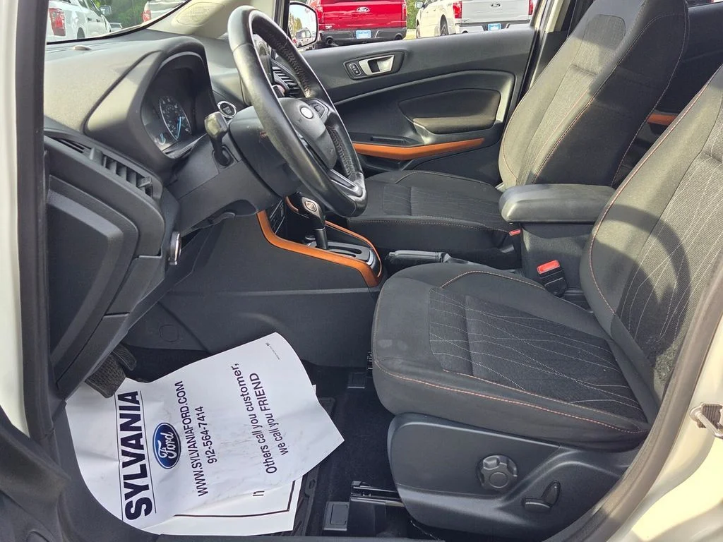 Used 2021 White Ford SE image 4