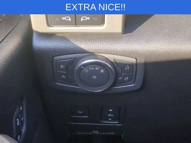 Used 2020 White Ford Lariat image 22
