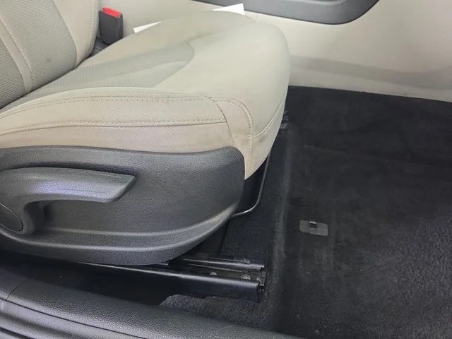 Used 2019 Silver Hyundai SE image 27
