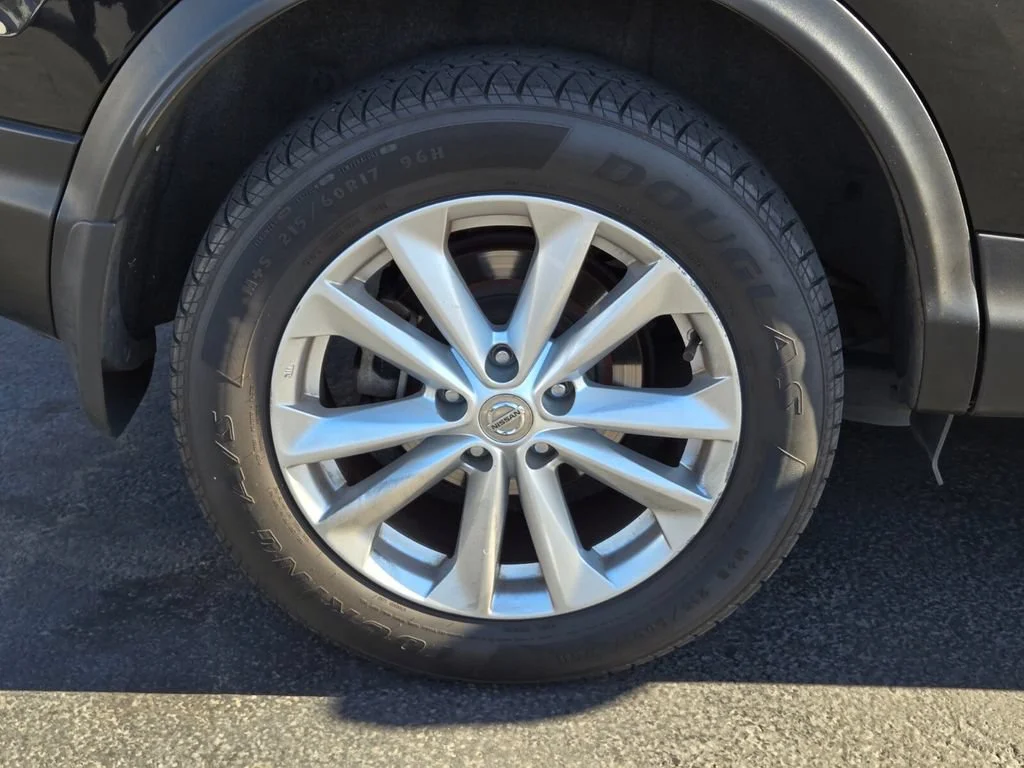 Used 2018 Magnetic Black Nissan SV image 3