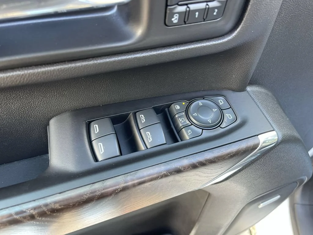 Used 2022 Summit White GMC Denali image 29