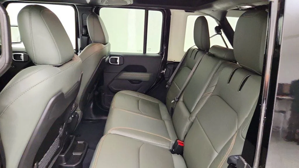 Used 2024 Black Clearcoat Jeep High Altitude 4x4 image 21