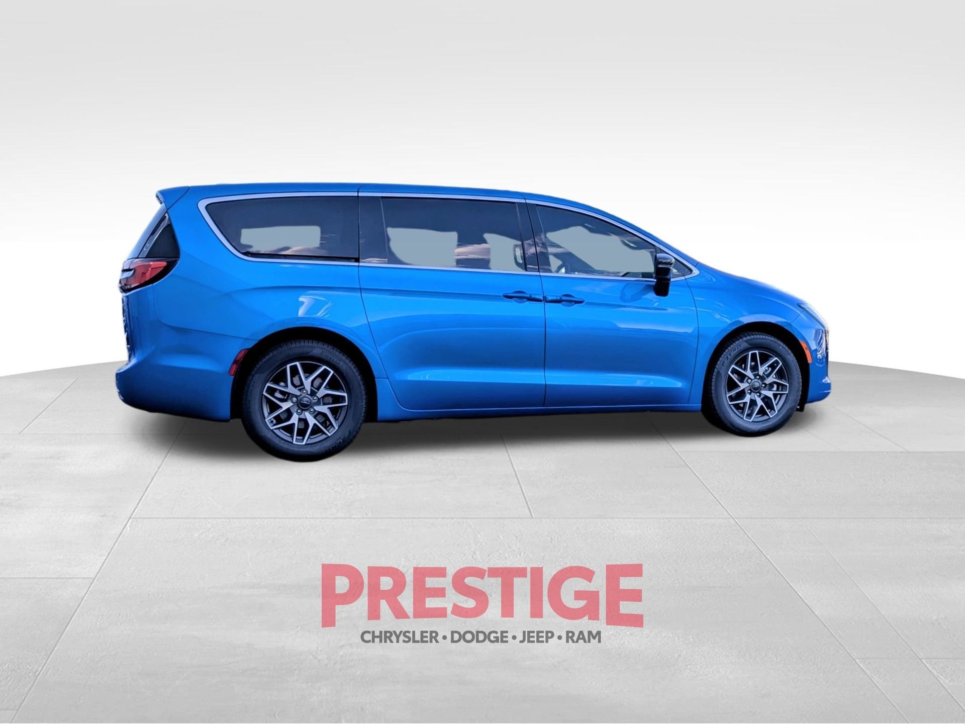 New 2027 Hydro Blue Pearl-Coat Exterior Paint Chrysler Limited image 4