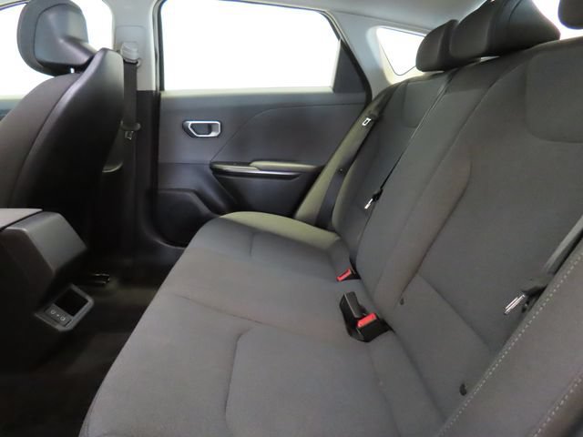 2025 Kia K4 LXS - Photo 29