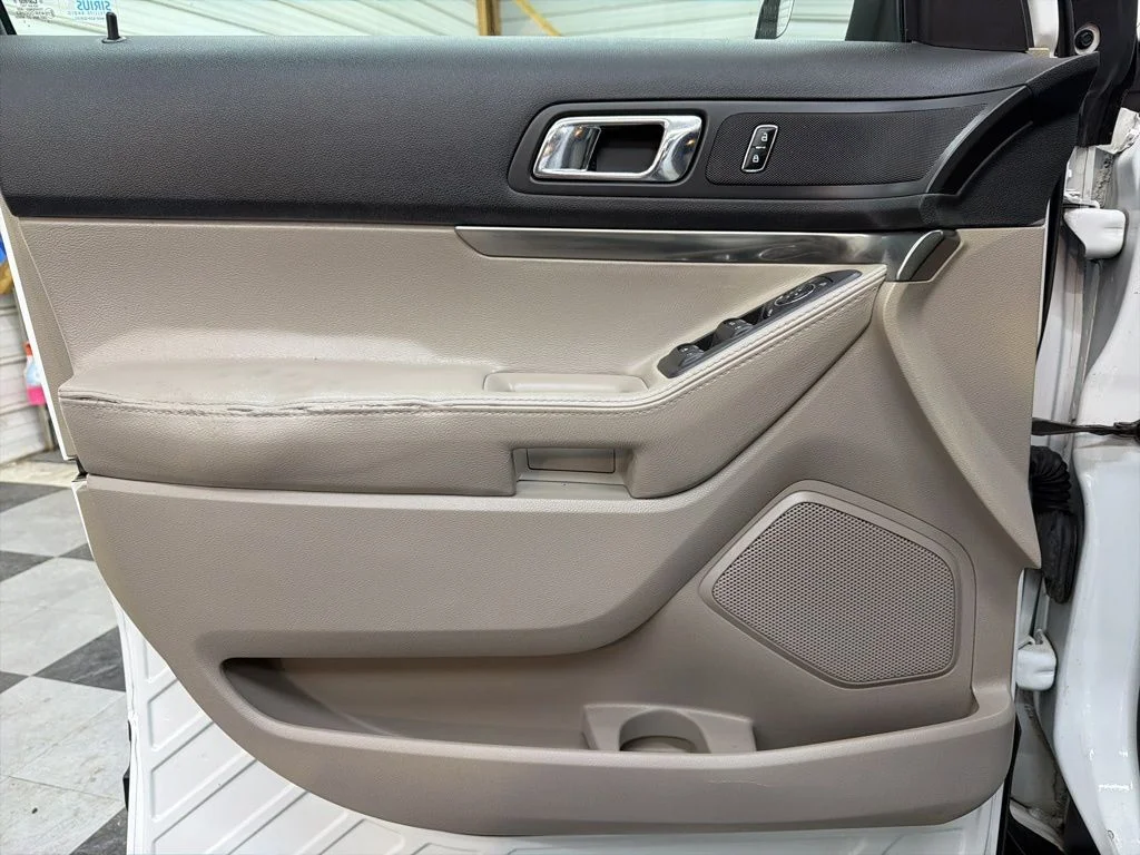 Used 2014 White Ford Base image 32
