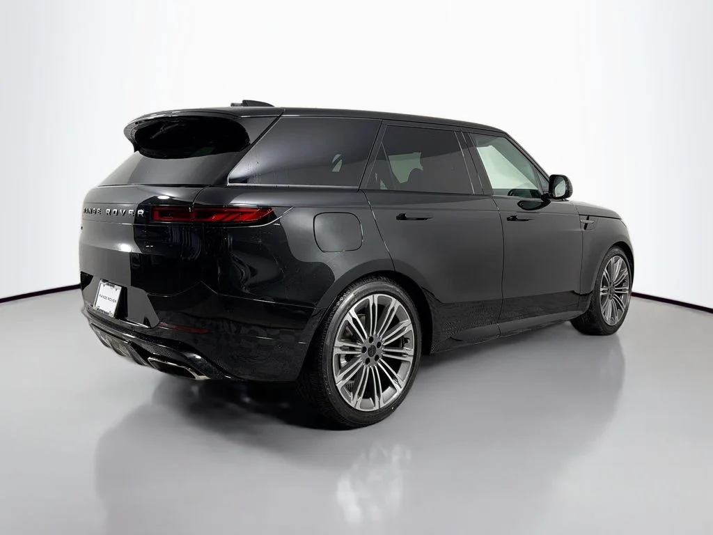 New 2026 Santorini Black Land Rover Dynamic SE image 5