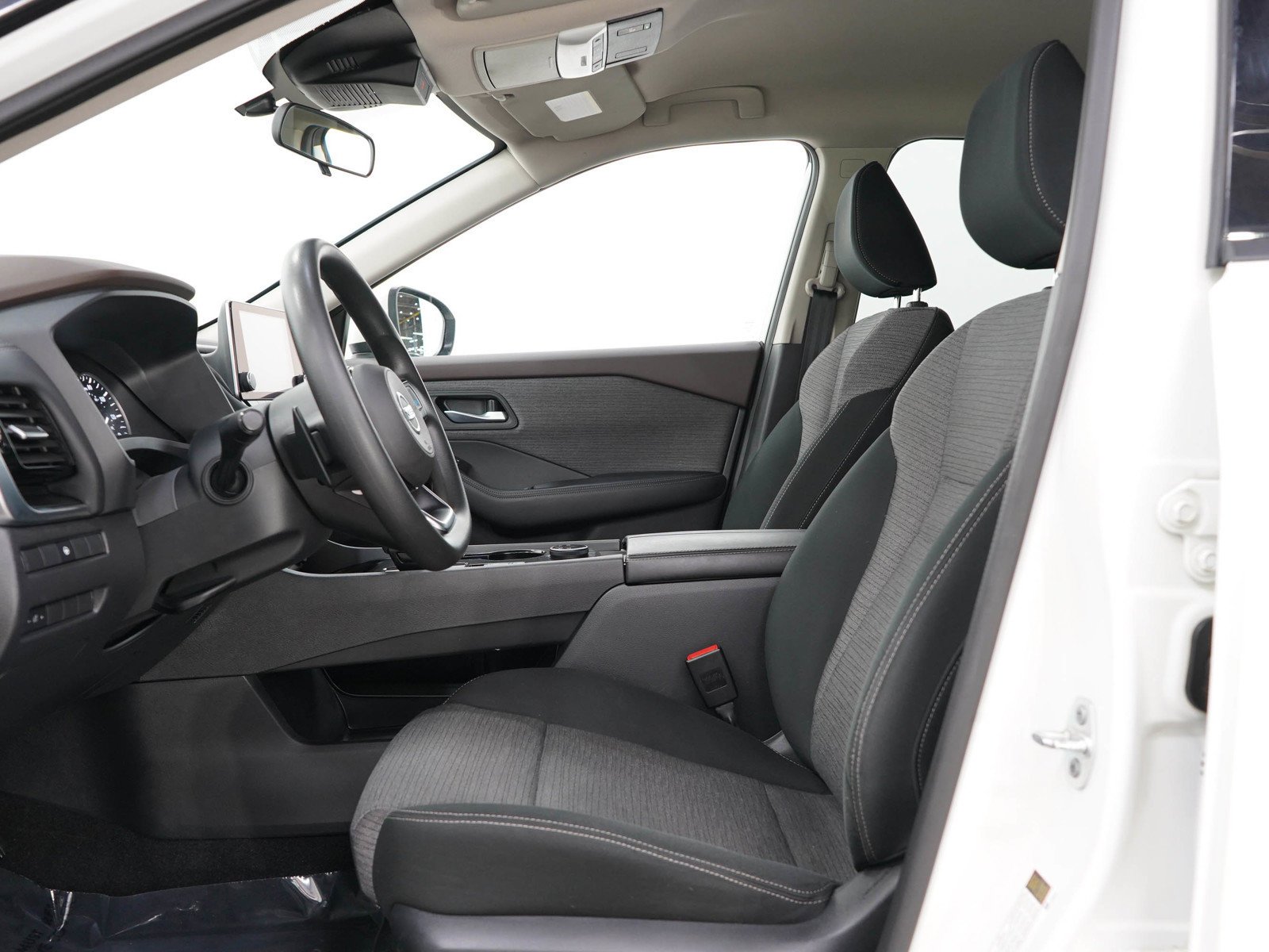 Used 2021 Pearl White Tricoat Nissan Sv image 22