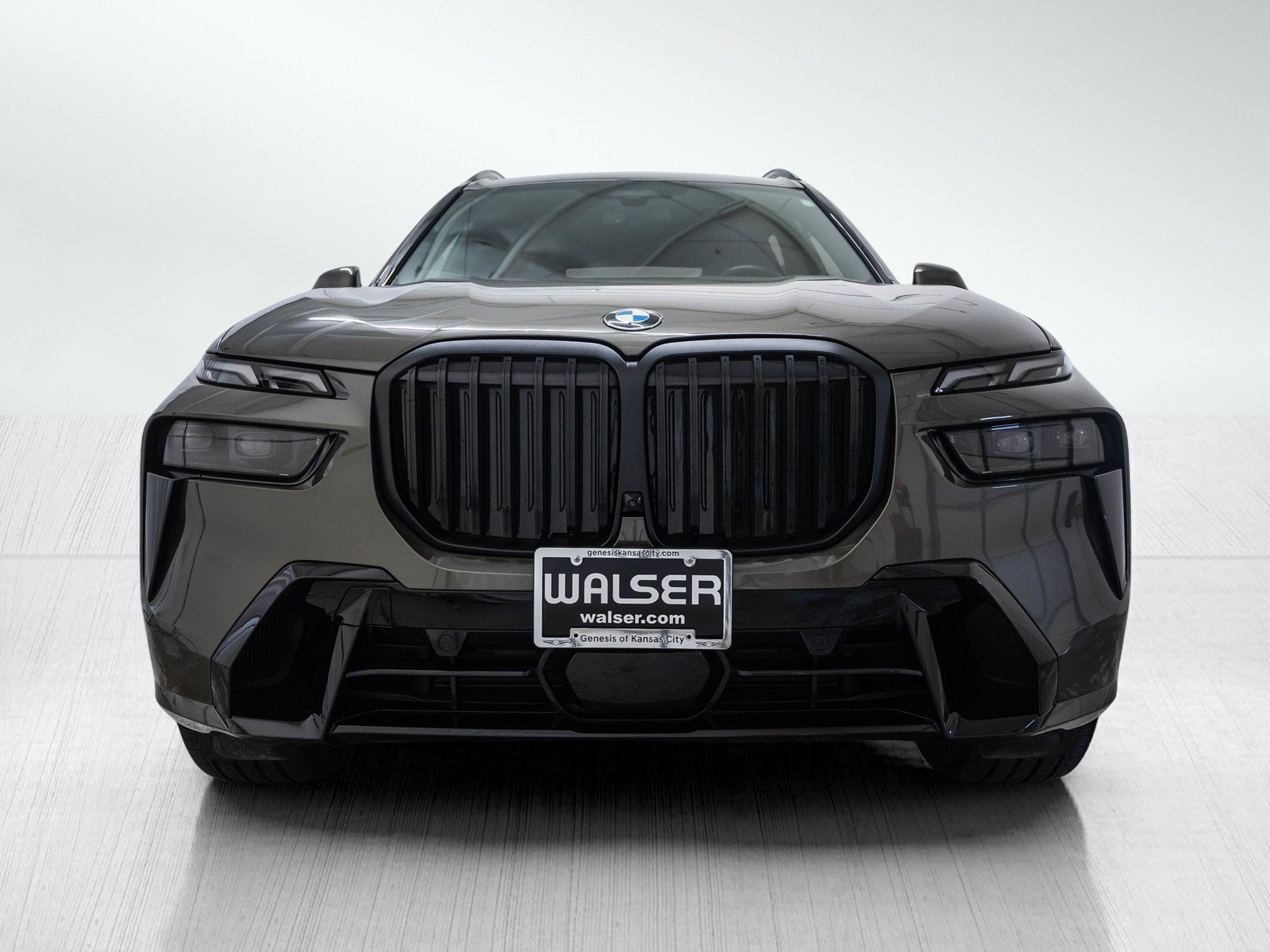 Used 2024 BMW X7 40i with VIN 5UX23EM05R9V96401 for sale in Kansas City