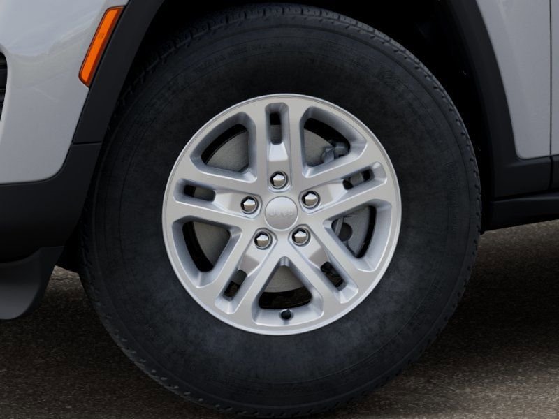 New 2025 Bright White Clear-Coat Exterior Paint Jeep Laredo image 8