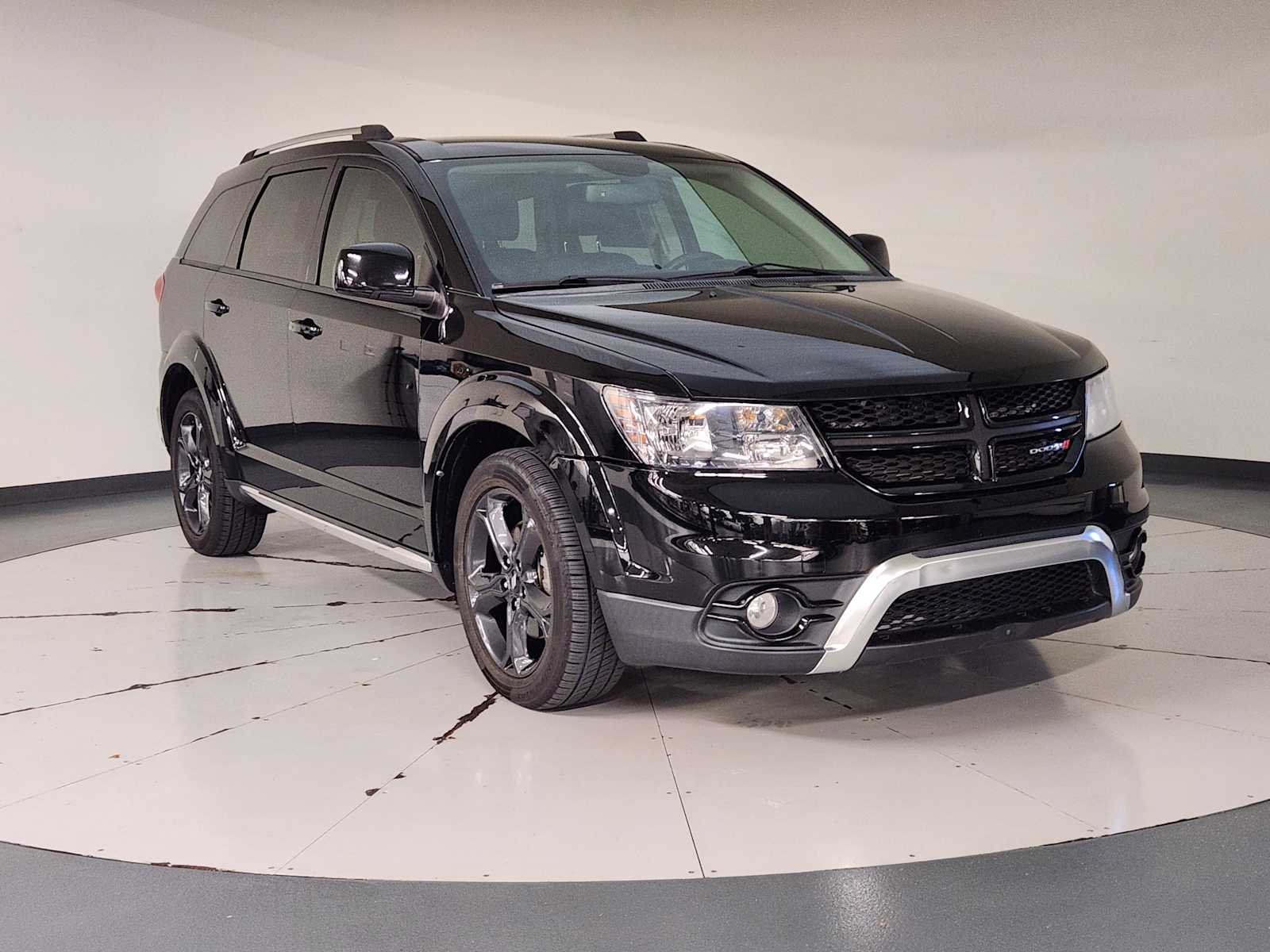Used 2018 Pitch Black Clearcoat Dodge Crossroad image 7