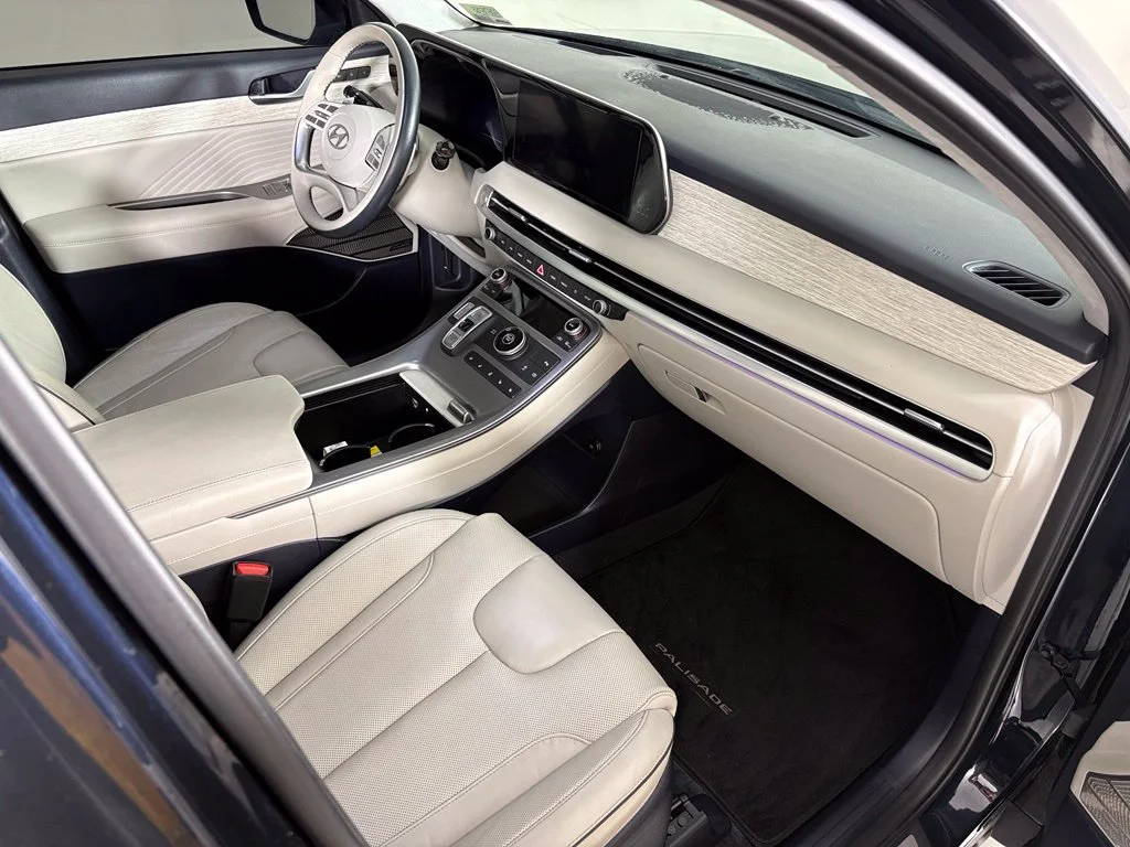Used 2023 White Hyundai Calligraphy image 23