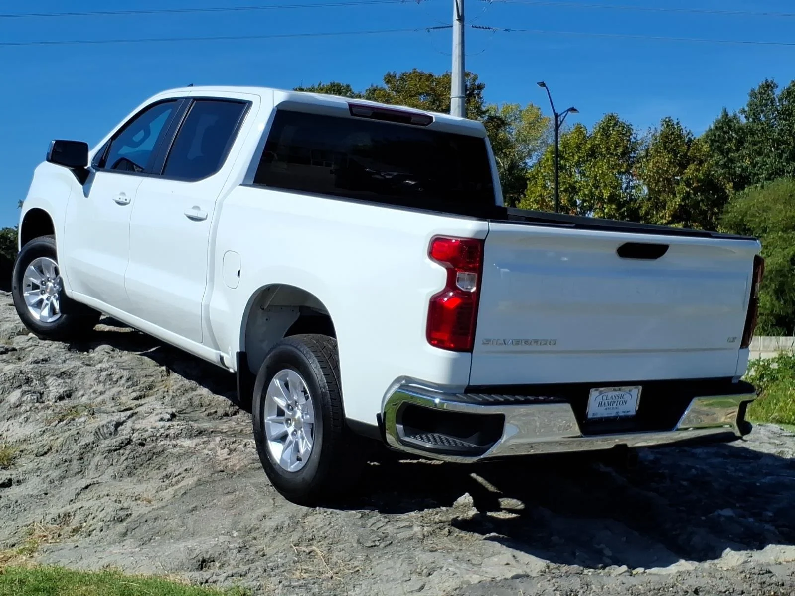 Used 2026 Summit White Chevrolet LT image 10