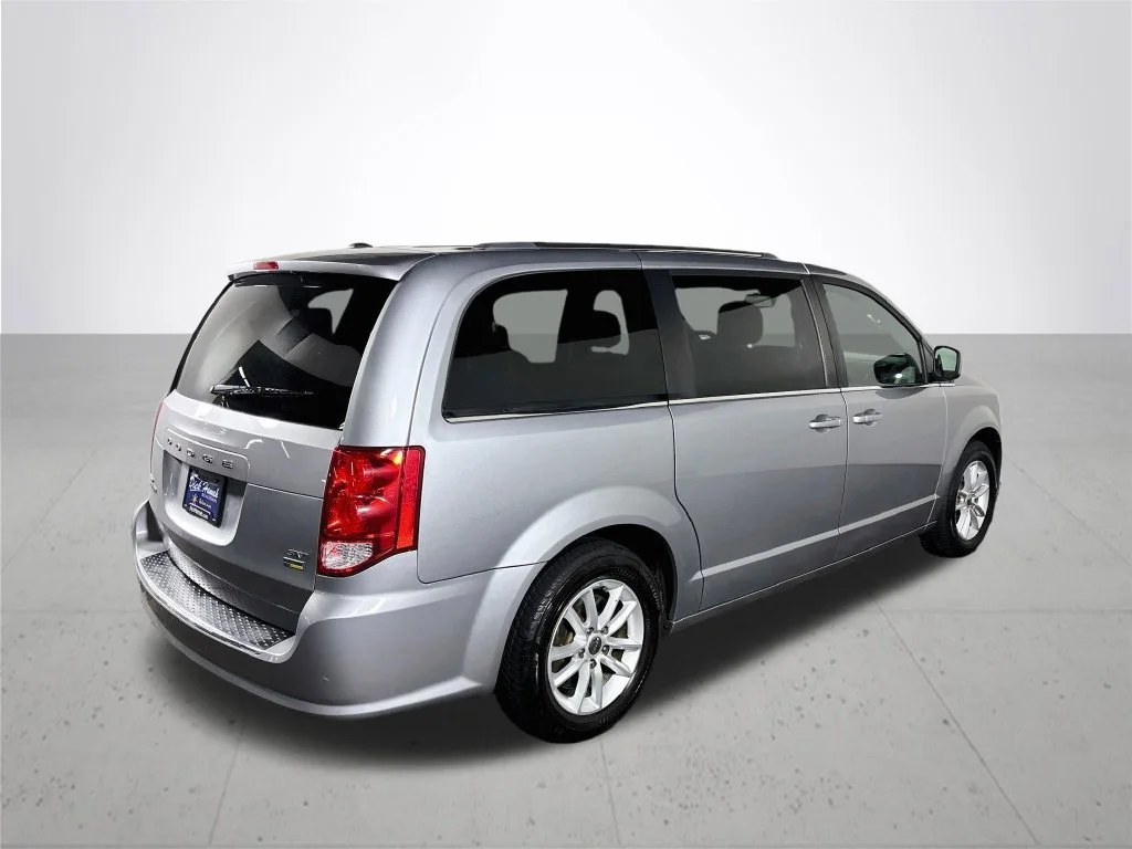 Used 2019 Silver Dodge SXT image 6