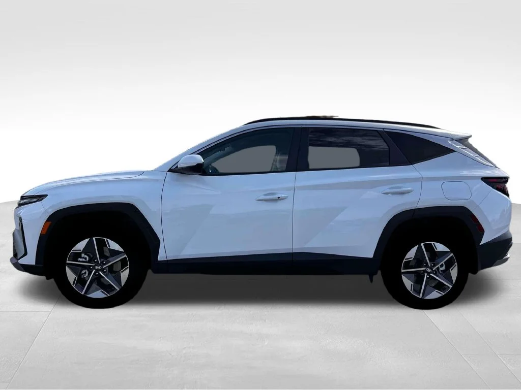 Used 2026 White Hyundai SEL image 3