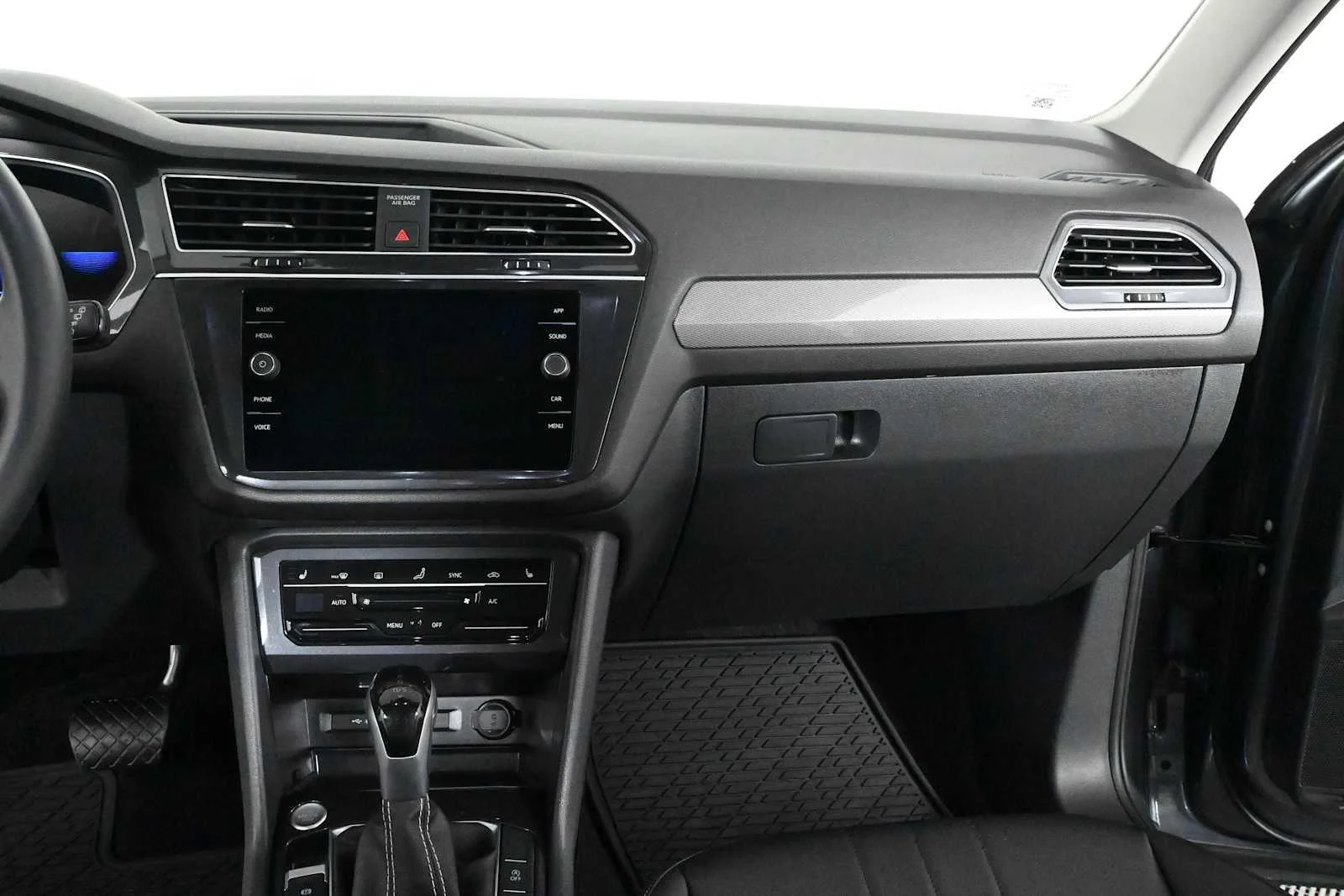 Certified Used 2024 Platinum Gray Metallic Volkswagen SE image 16