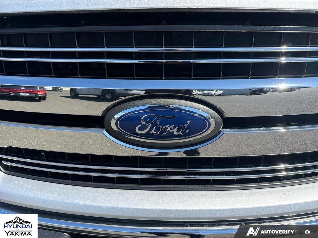Used 2019  Ford LARIAT image 9