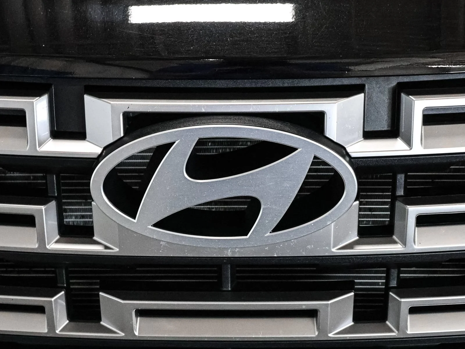 Used 2025 Black Hyundai SEL Activity image 14