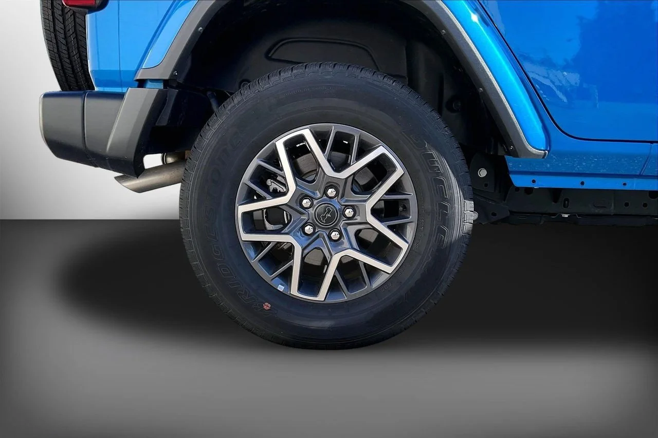 Certified Used 2025 Blue Jeep Sahara image 34