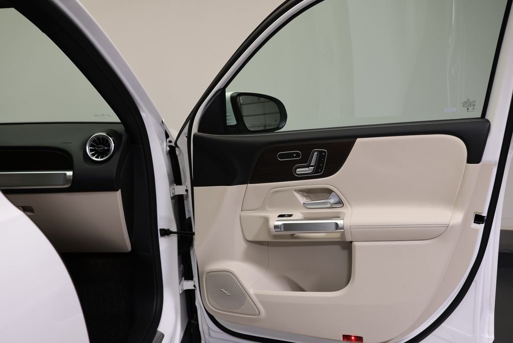 Used 2026 Night Black Mercedes-Benz GLB 250 image 46
