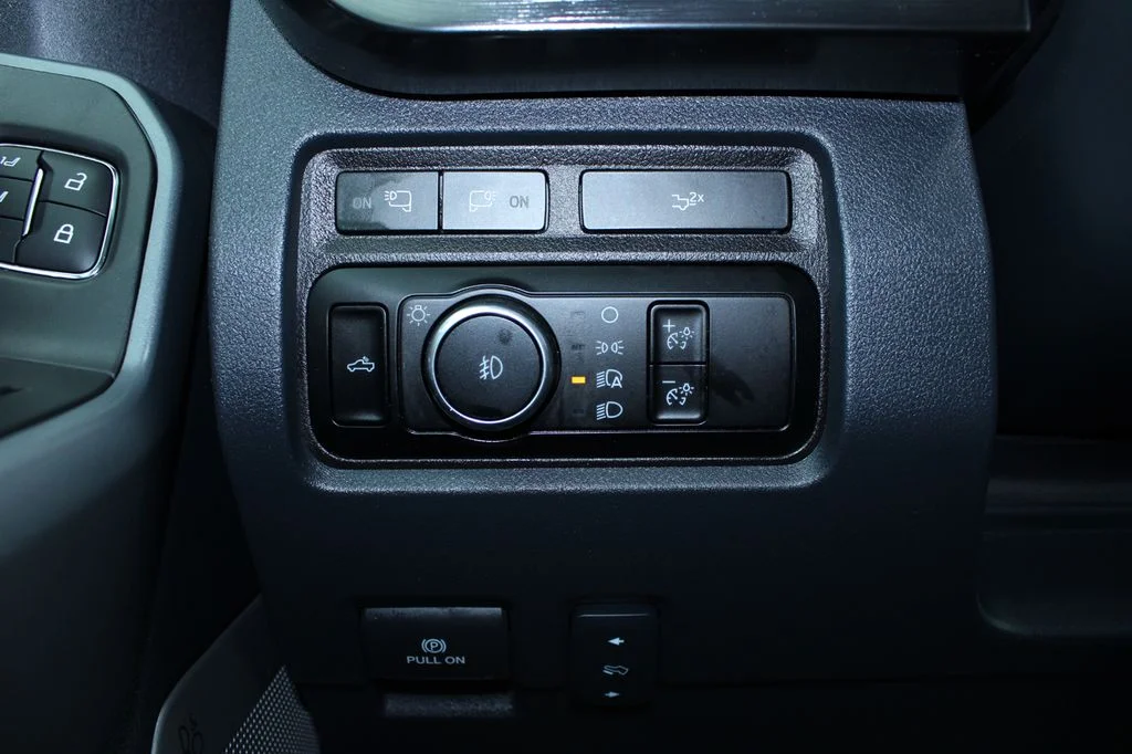 Used 2024 Oxford White Ford Lariat image 49