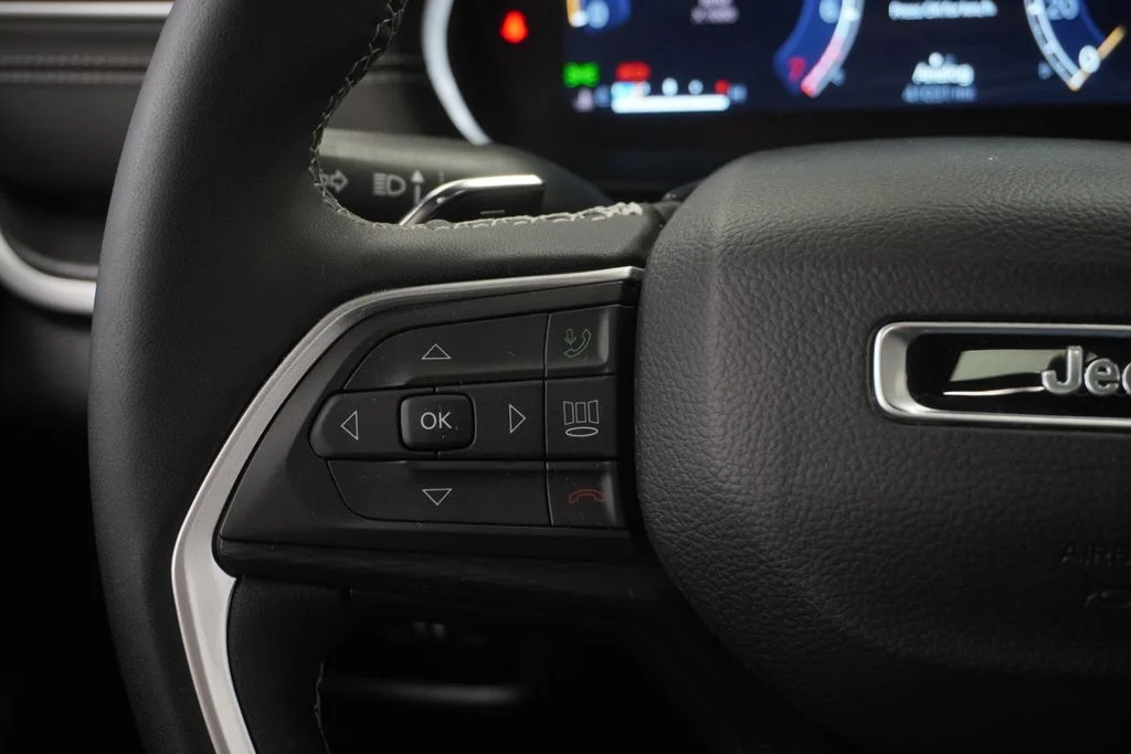 Used 2025 Red Jeep Altitude X image 35