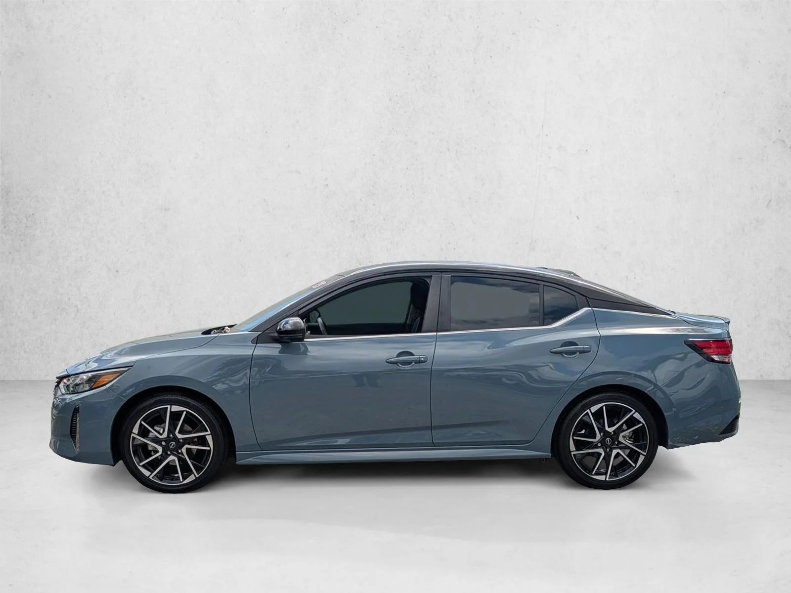 Used 2025 Atlantic Gray Metallic/Super Black Nissan SR image 9