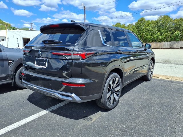 New 2026 Black Mitsubishi SE image 3