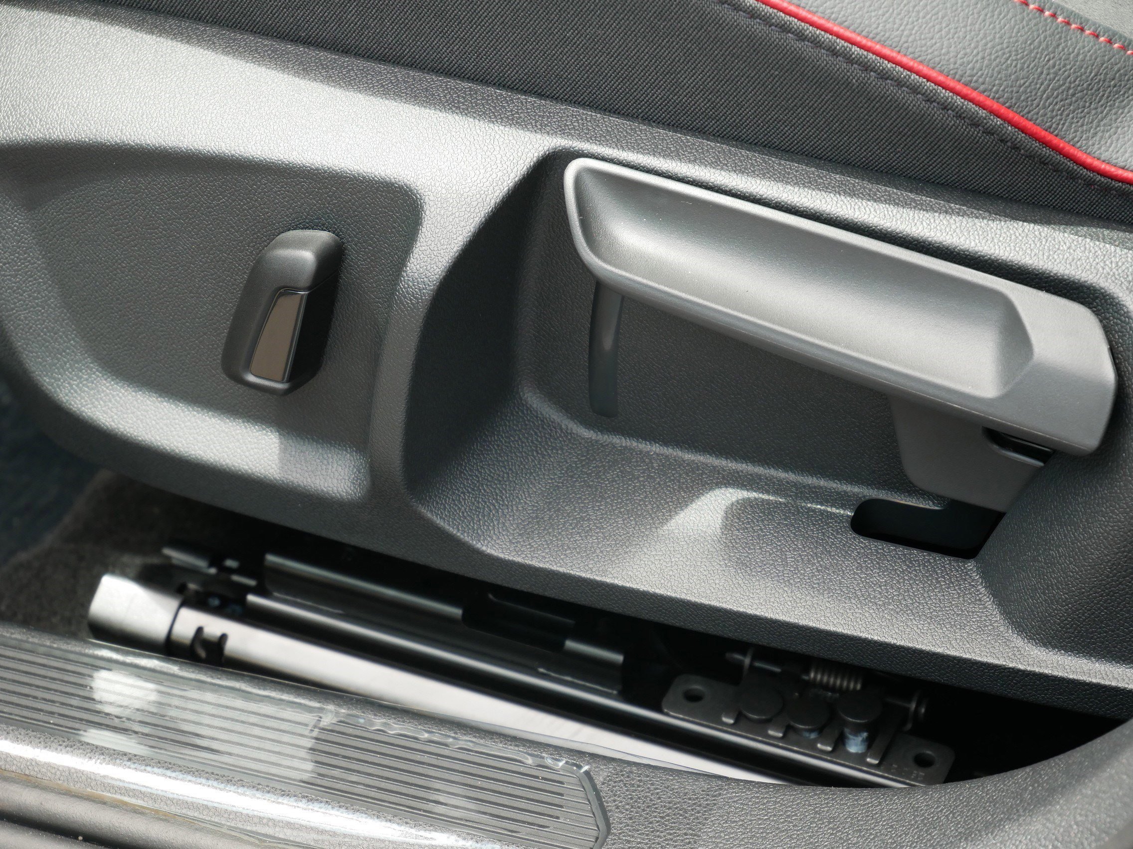 2025 Volkswagen Golf GTI SE - Photo 4