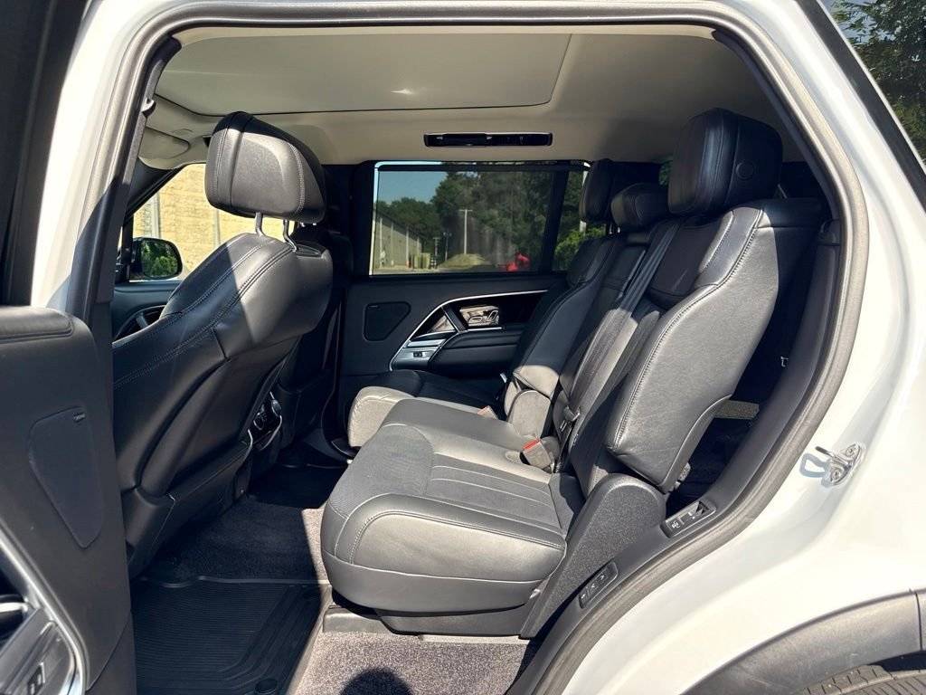 Used 2024 White Land Rover SE image 16