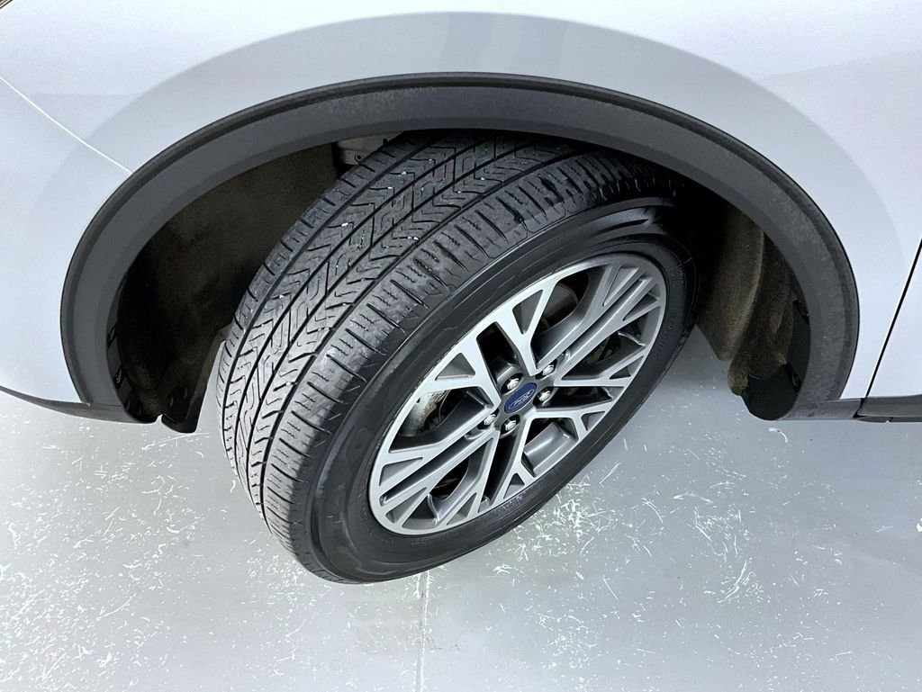 Used 2020 Silver Ford SEL image 23