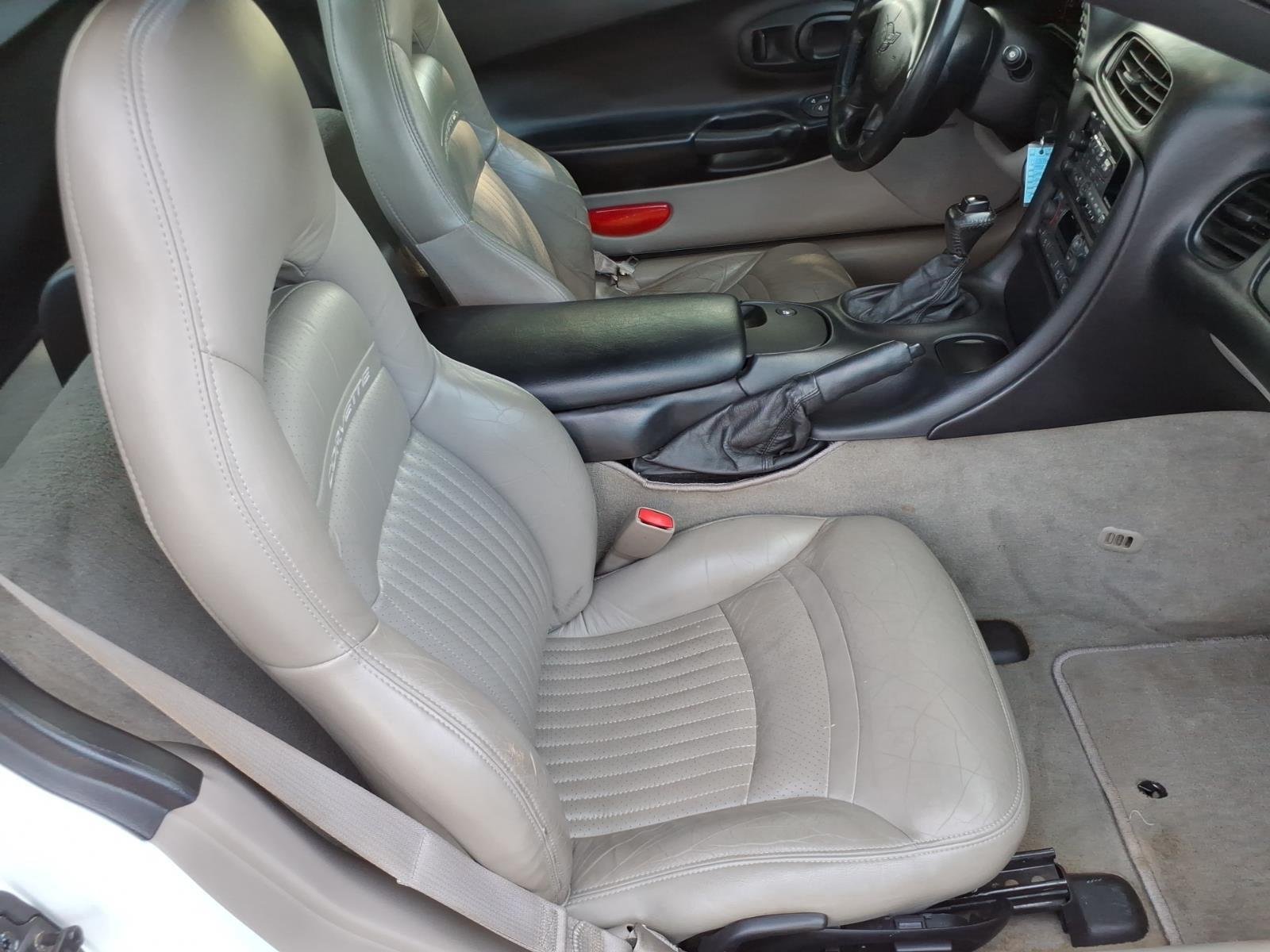 Used 1997 Arctic White Chevrolet  image 19