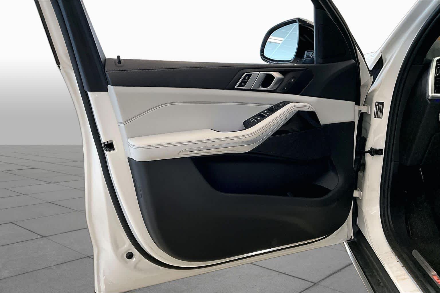 Used 2023 Alpine White BMW xDrive40i image 21