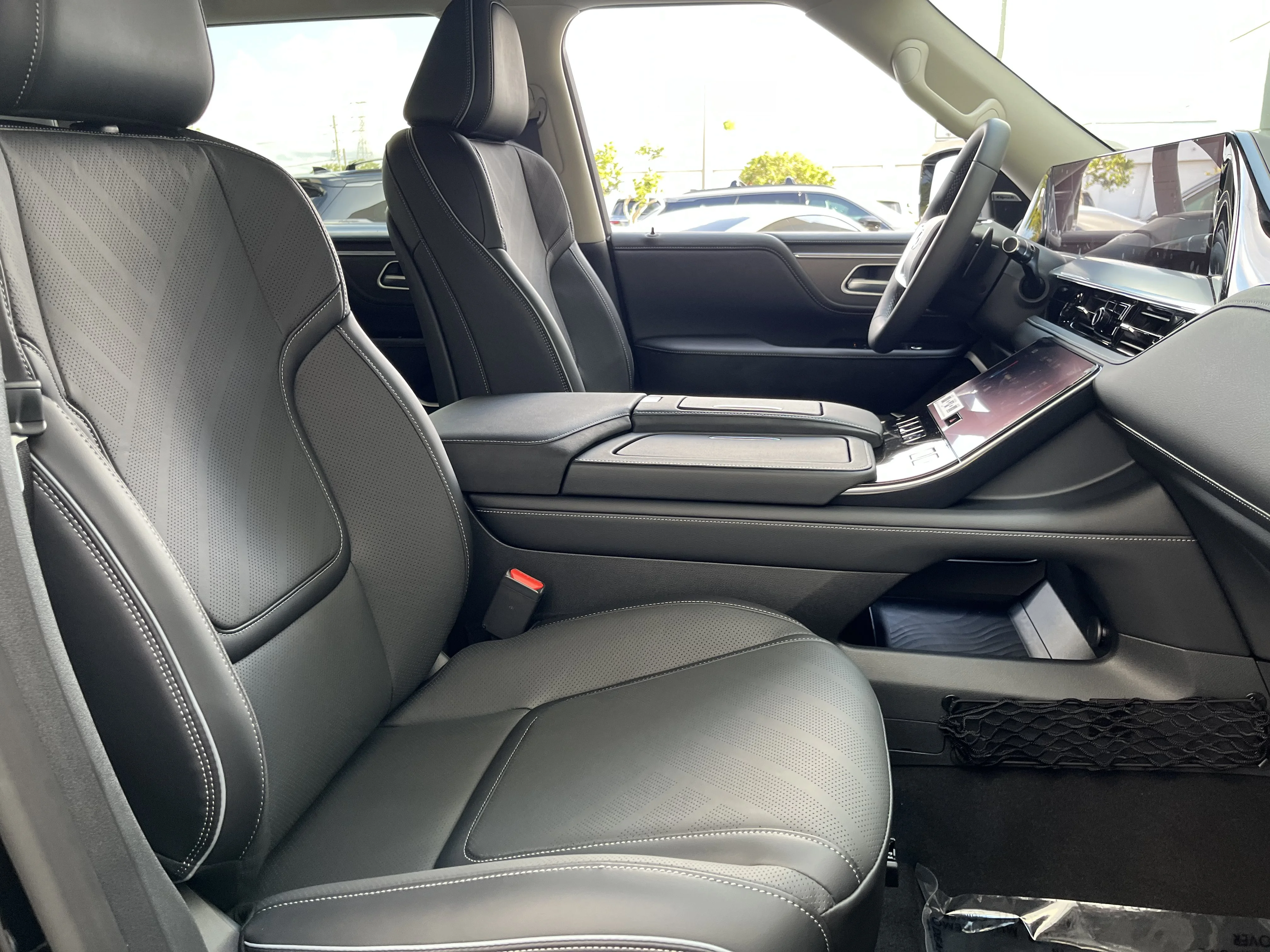 New 2026 Black Obsidian INFINITI LUXE image 19