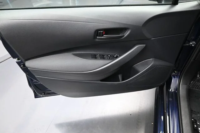 2025 Toyota Corolla LE - Photo 12