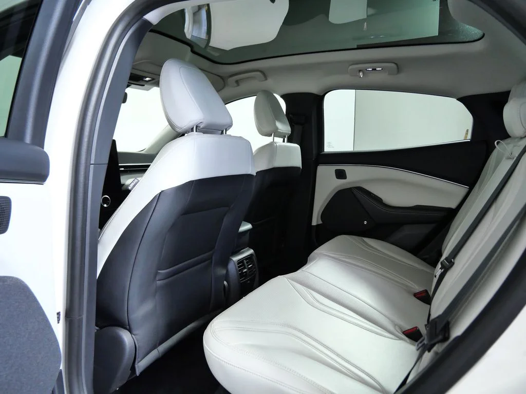 Used 2022 White Ford Premium image 14