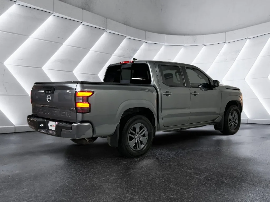 Used 2025 Gray Nissan SV image 4