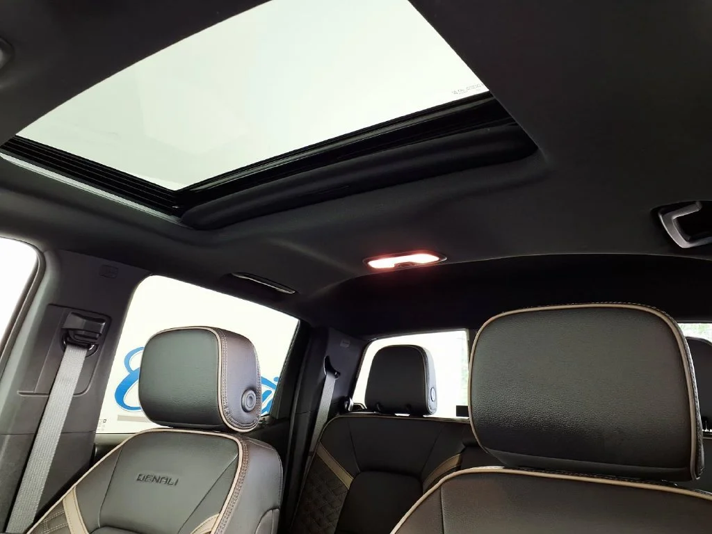 Used 2025 Sterling Metallic GMC Denali image 13