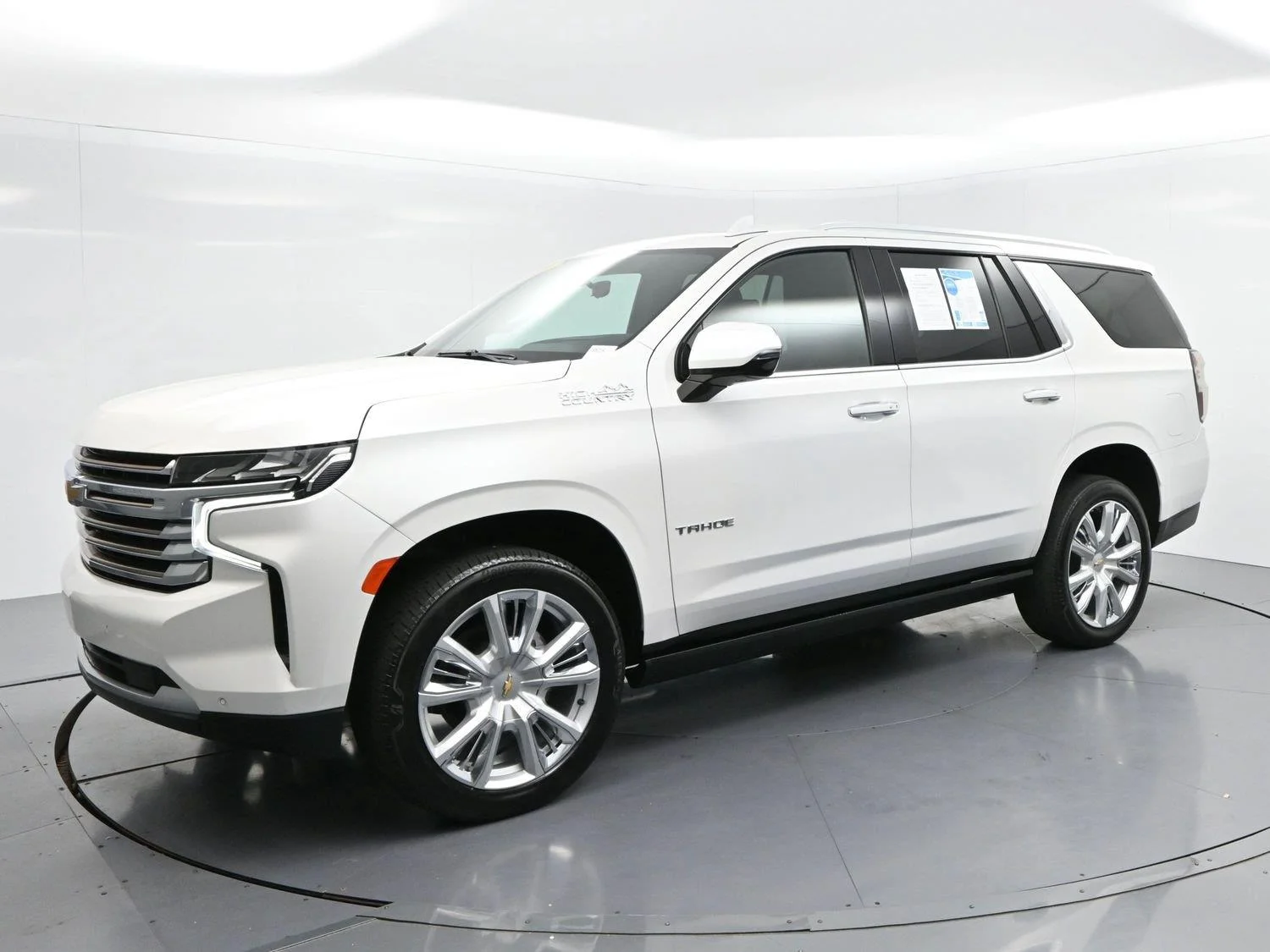 Used 2021 IRIDESCENT PEARL TRICOAT Chevrolet High Country image 3