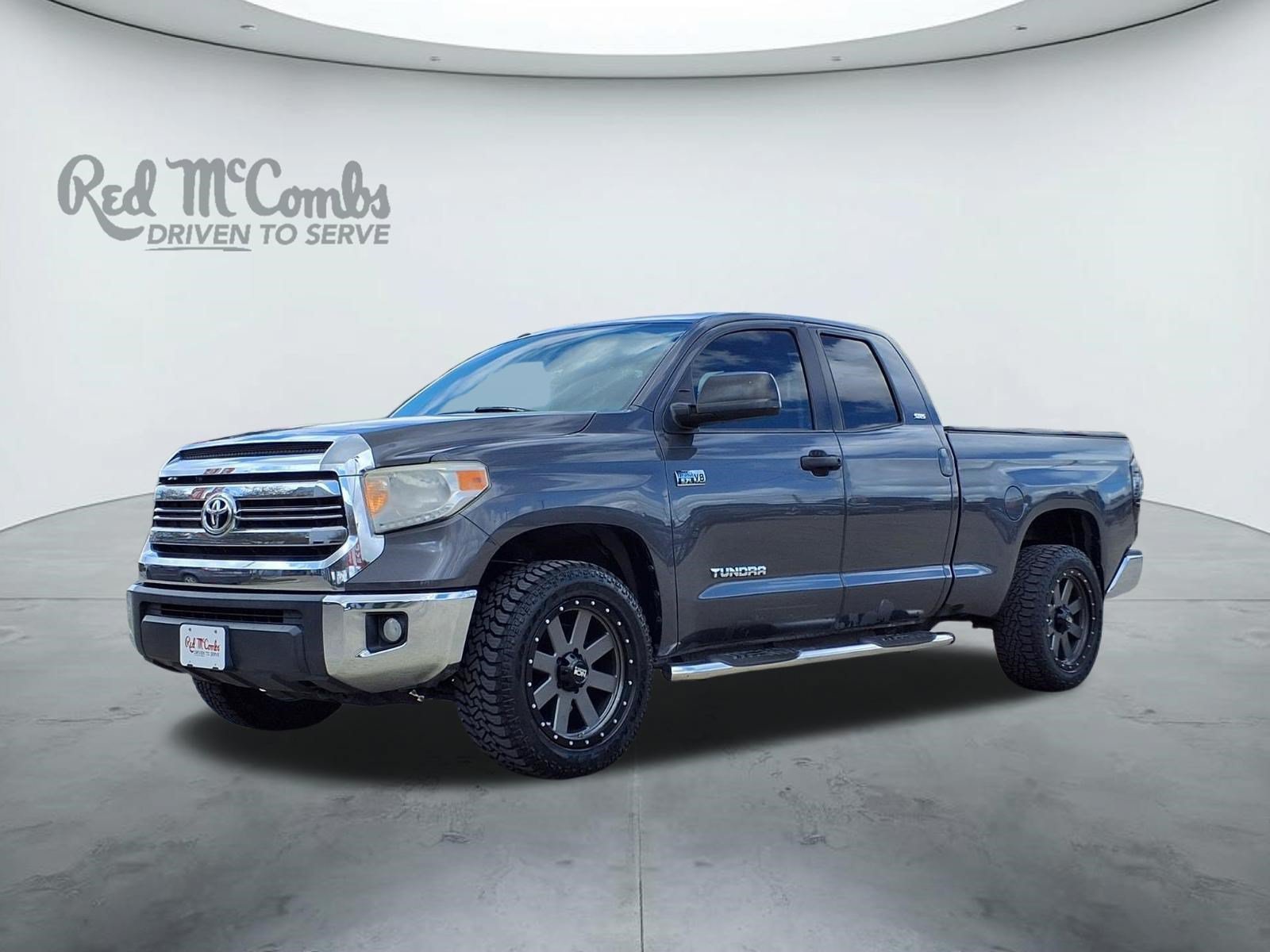 Used 2017 MAGNETIC GRAY MET Toyota SR5 image 1