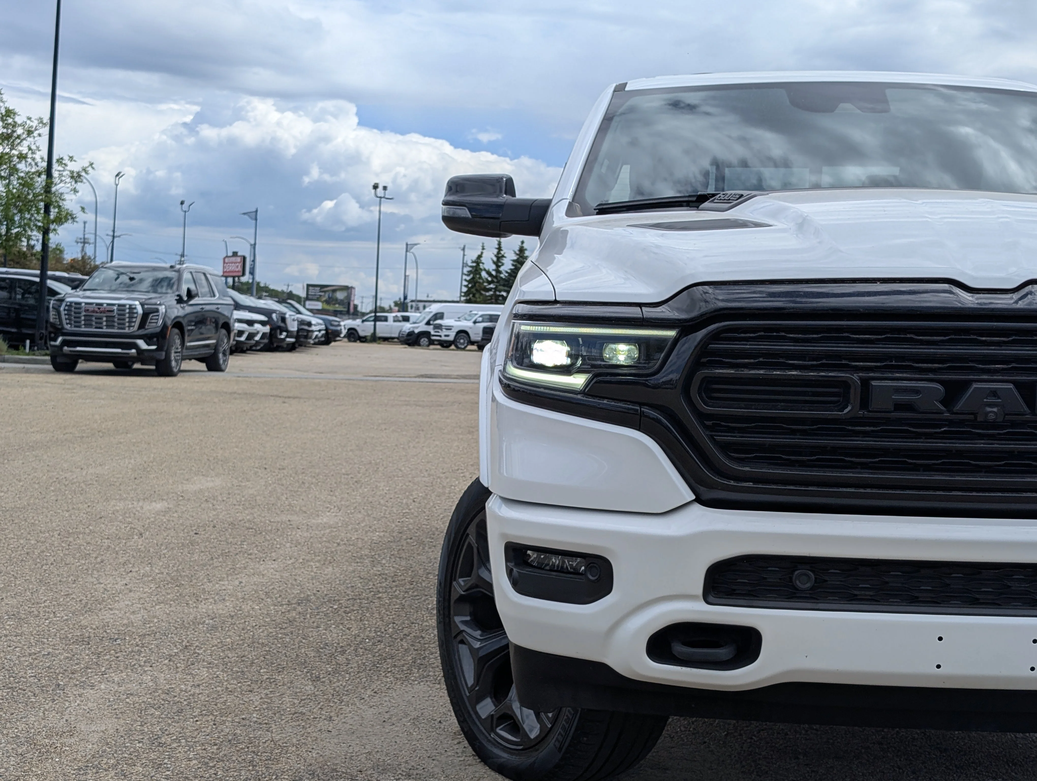 Used 2024 Ivory Tri-Coat Pearl Ram Limited image 11