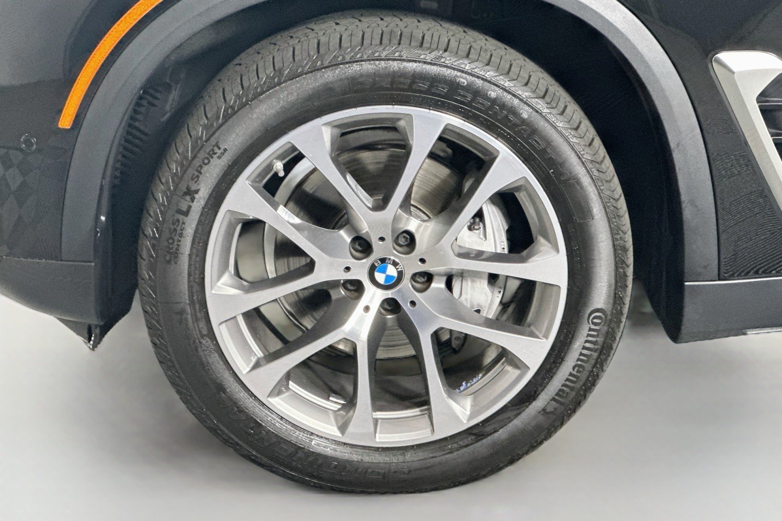 Used 2024 Black Sapphire Metallic BMW sDrive40i image 11