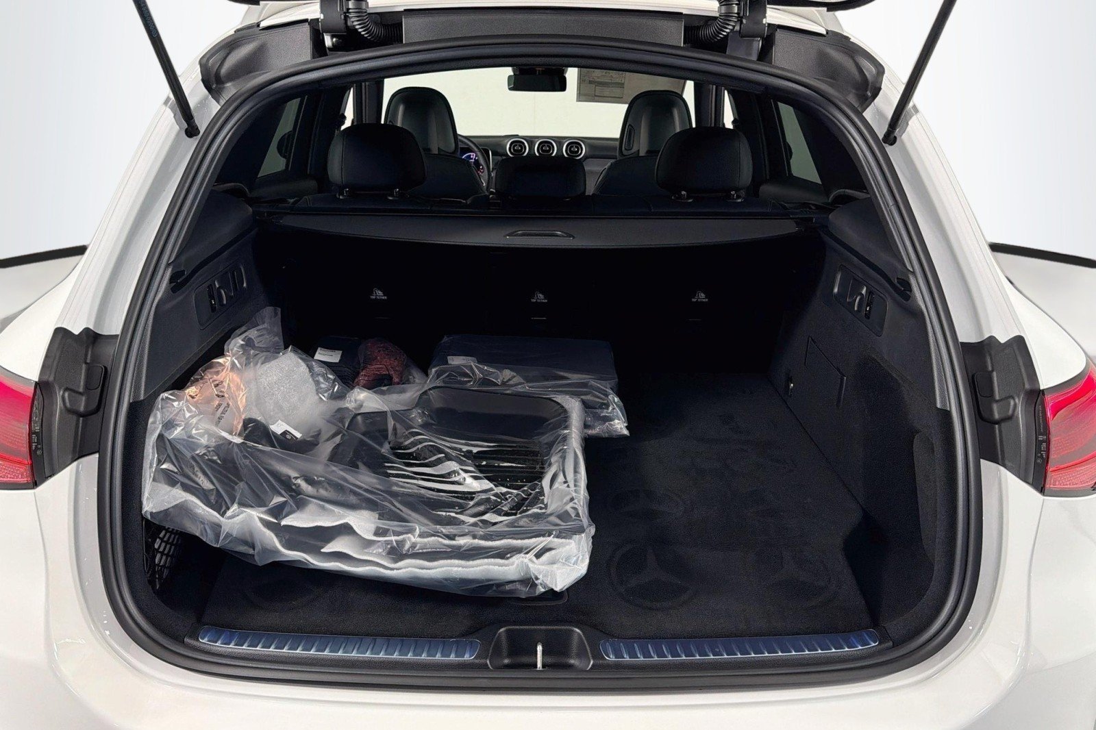 New 2027 Polar White Mercedes-Benz GLC 350e 4MATIC® SUV image 22