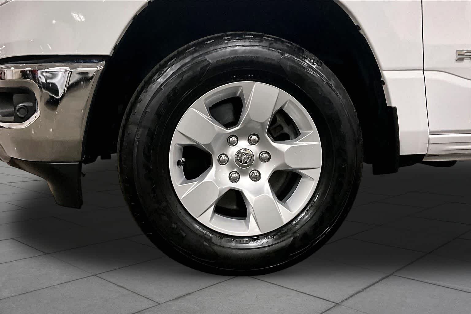Used 2022 Bright White Clearcoat Ram Big Horn image 15