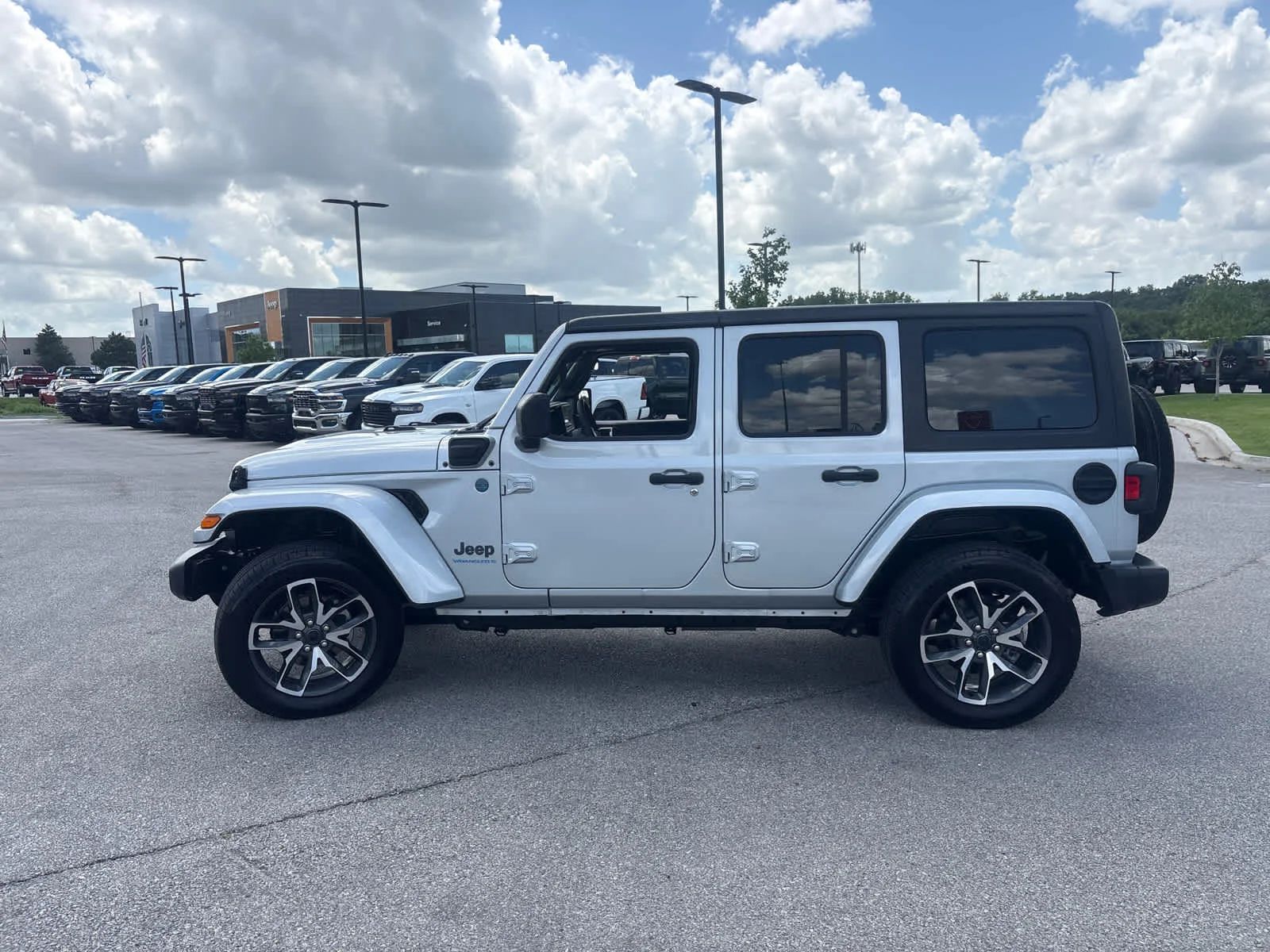 Used 2024 Silver Zynith Clearcoat Jeep Sport S image 6